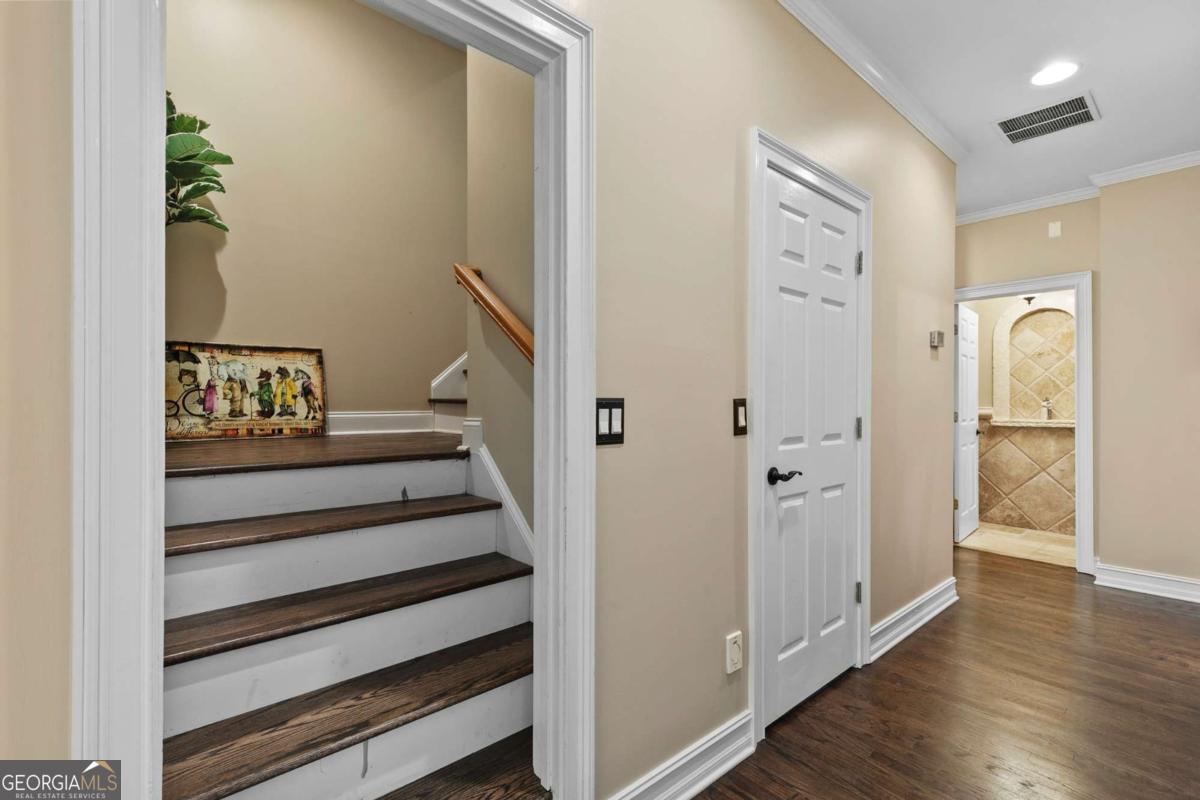 110 Dresden Place Property Photo 43