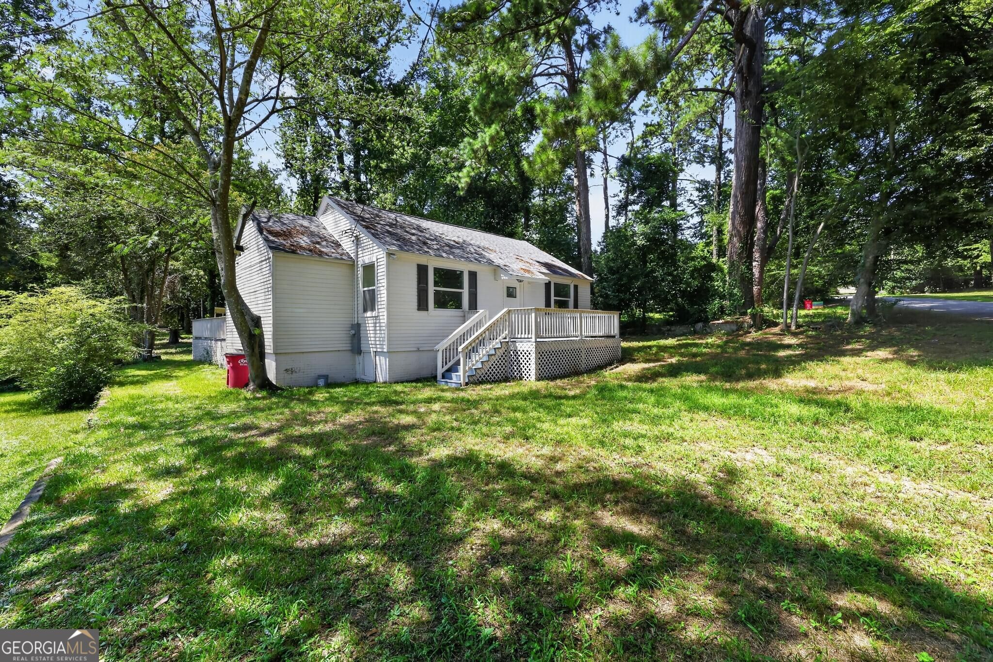 562 Marjorie Place Property Photo 4