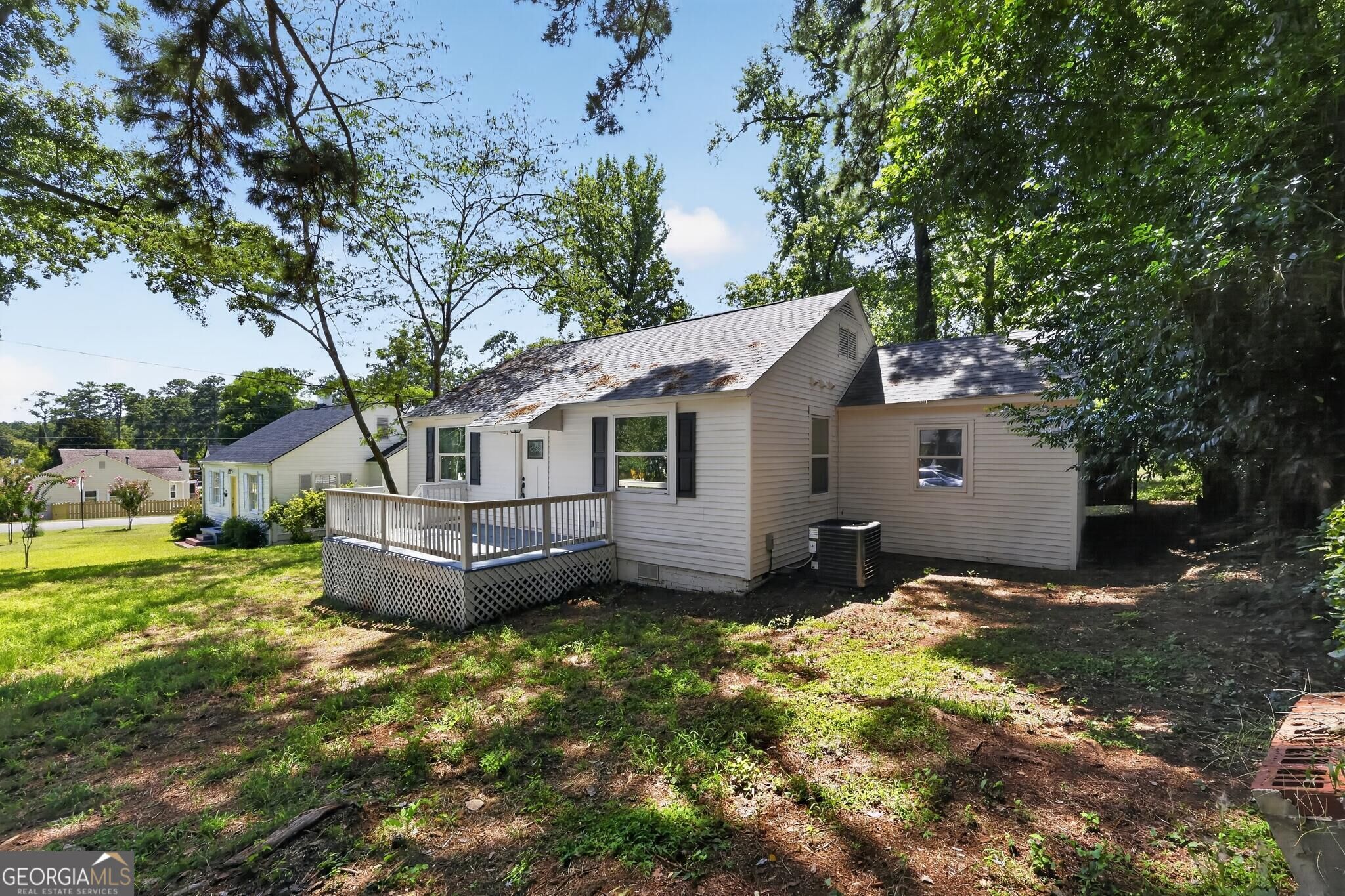 562 Marjorie Place Property Photo 6