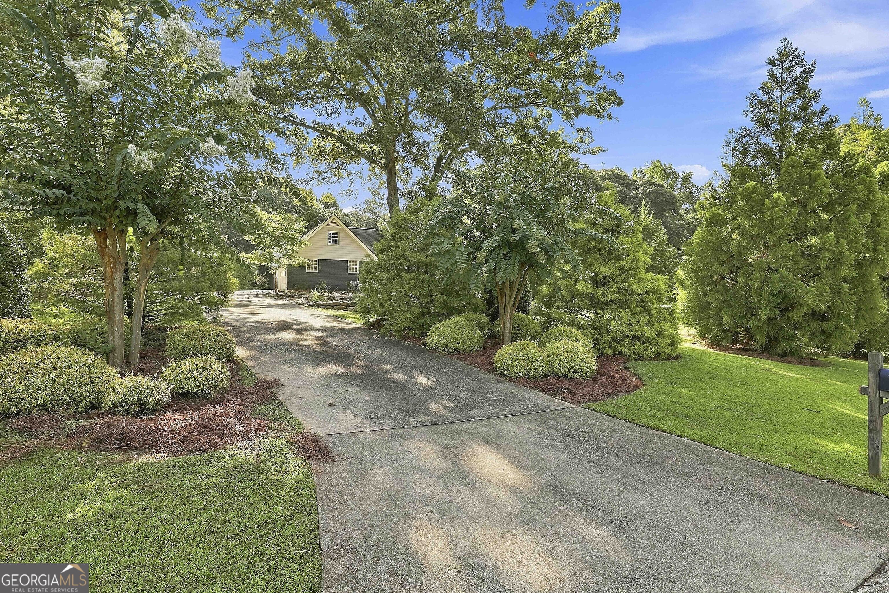 1060 Oak Ridge Drive Property Photo 3