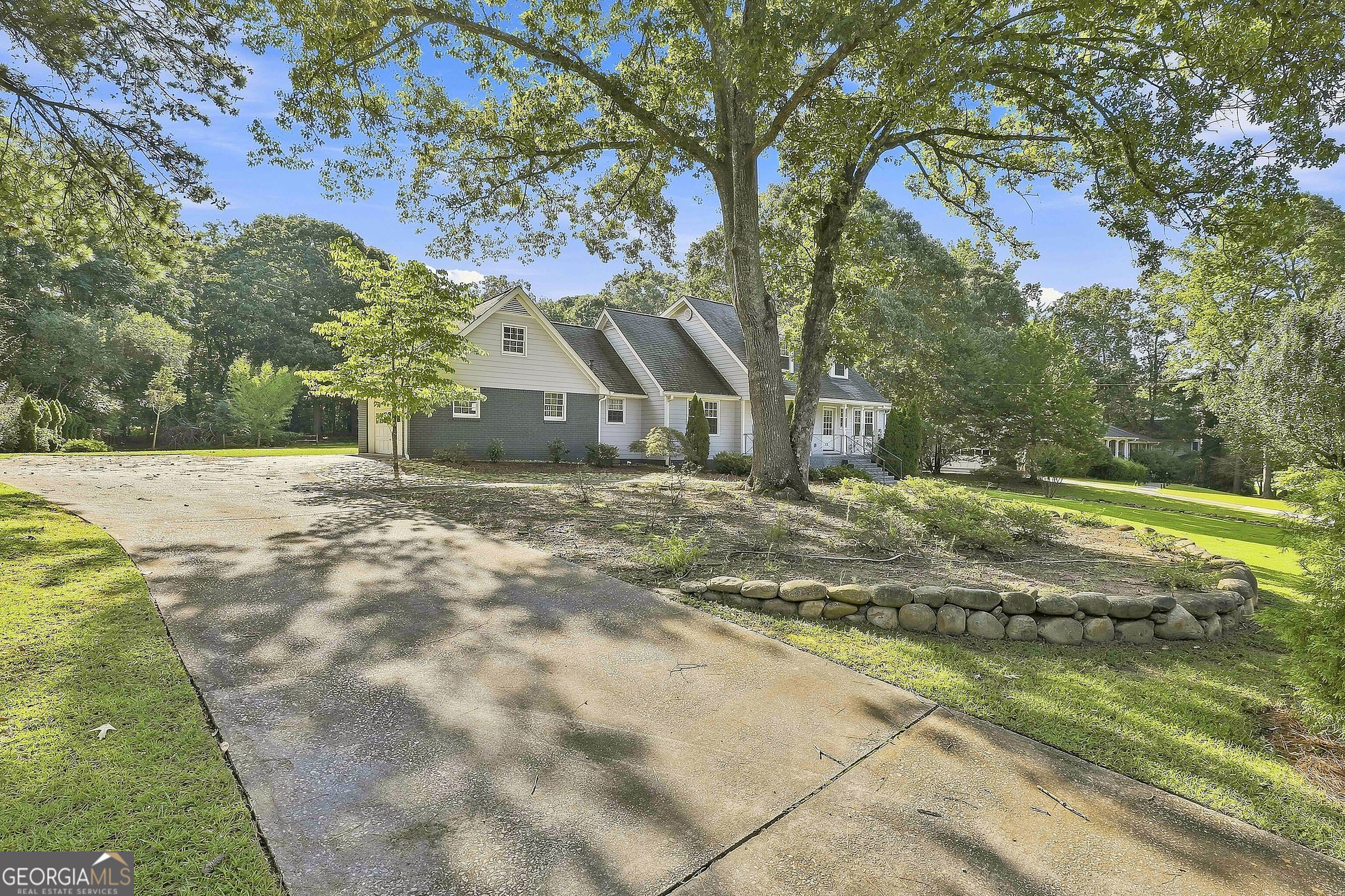 1060 Oak Ridge Drive Property Photo 4