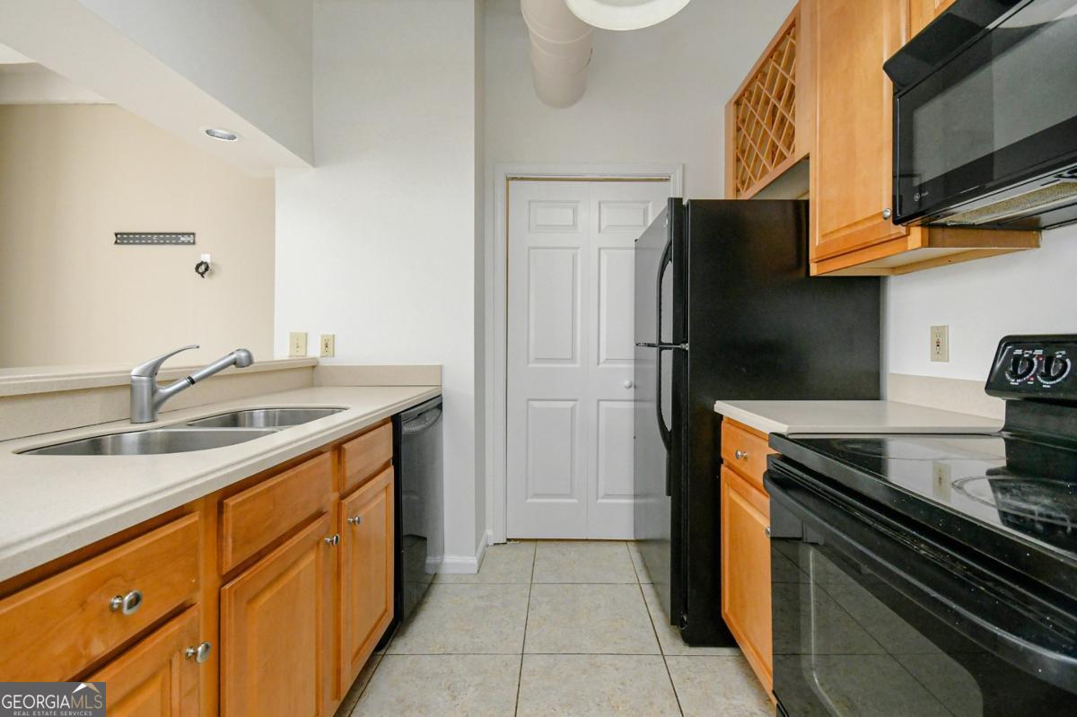32 Peachtree Street # 1406 Property Photo 4