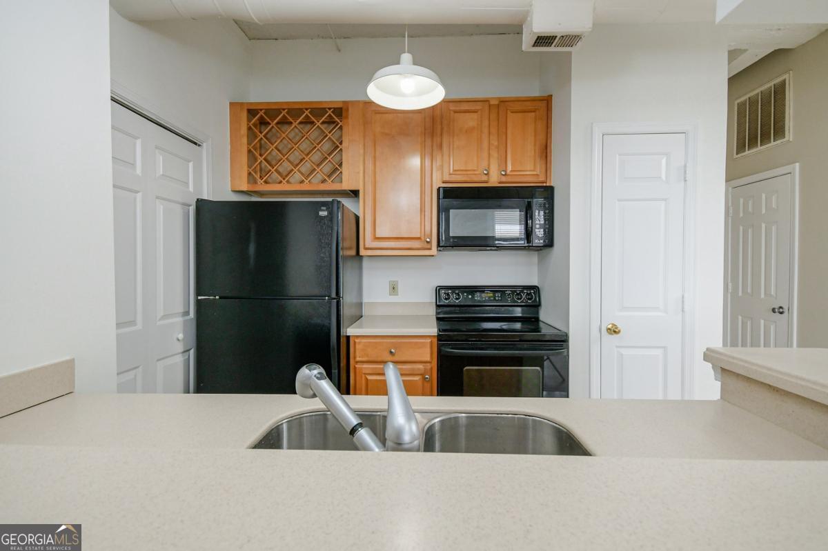 32 Peachtree Street # 1406 Property Photo 6