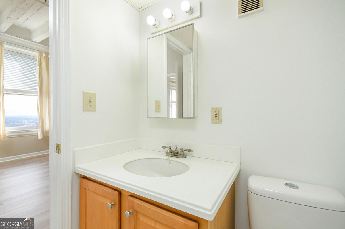 32 Peachtree Street # 1406 Property Photo 8