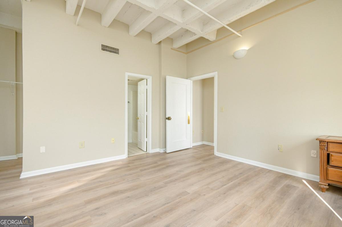 32 Peachtree Street # 1406 Property Photo 11