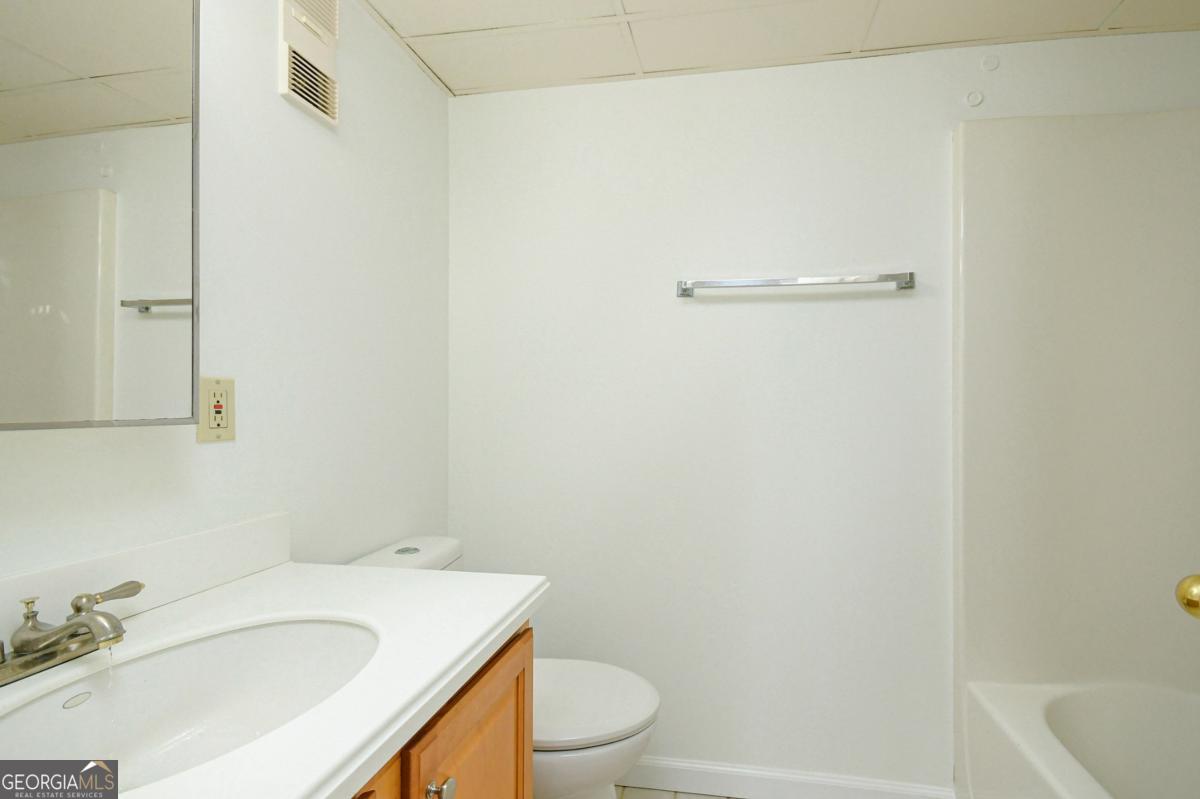 32 Peachtree Street # 1406 Property Photo 13