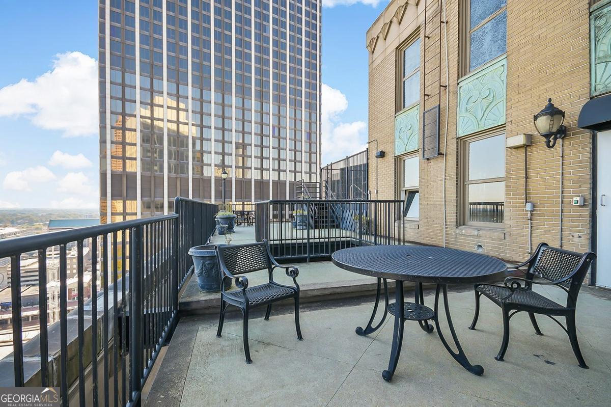 32 Peachtree Street # 1406 Property Photo 28