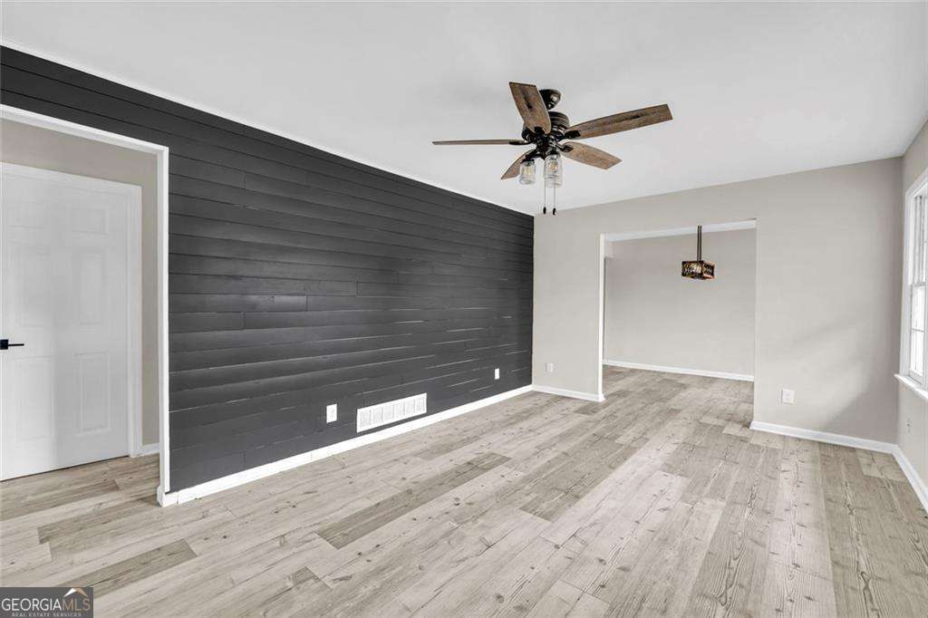 2406 Tilson Road Property Photo 6