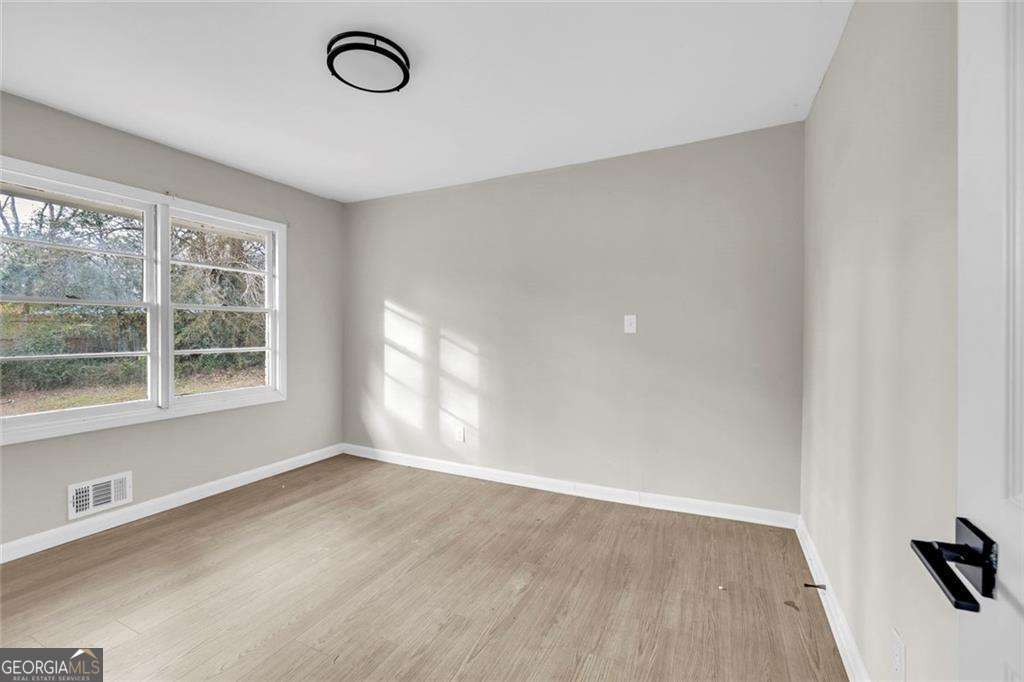 2406 Tilson Road Property Photo 10