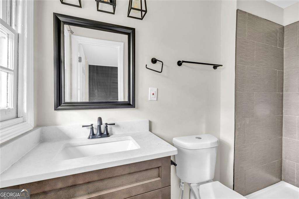 2406 Tilson Road Property Photo 12