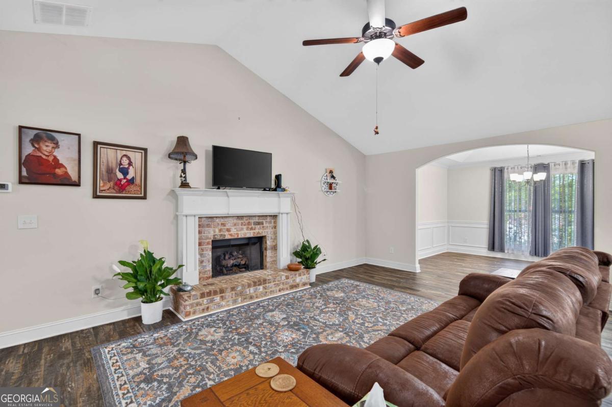 479 High Point Road Nw Property Photo 8