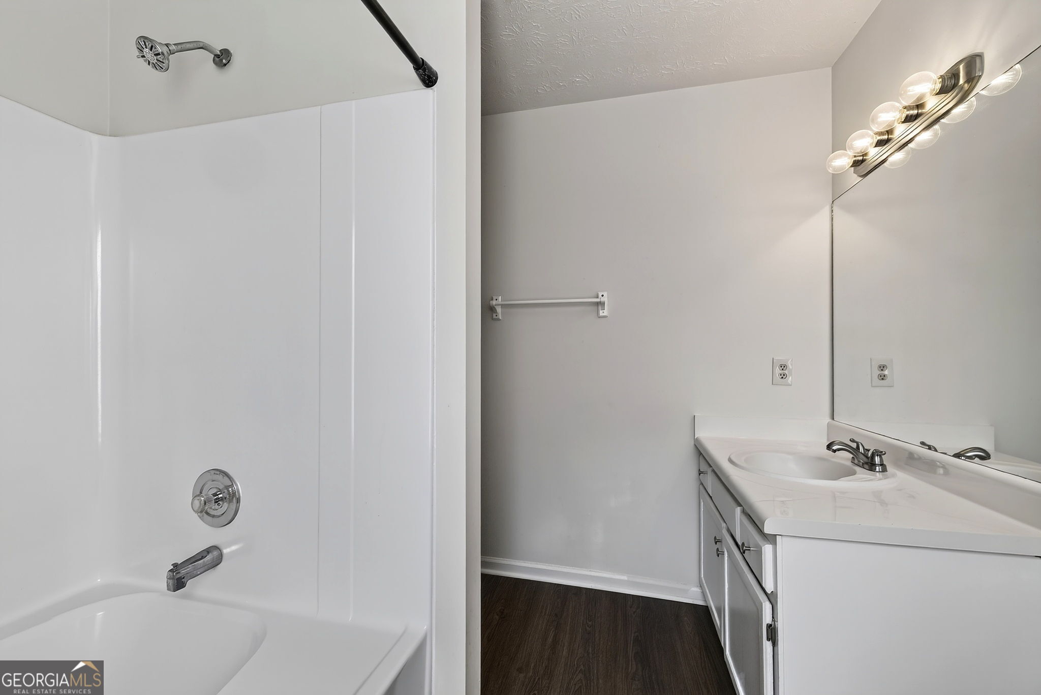 6213 Stoney Cove Property Photo 9