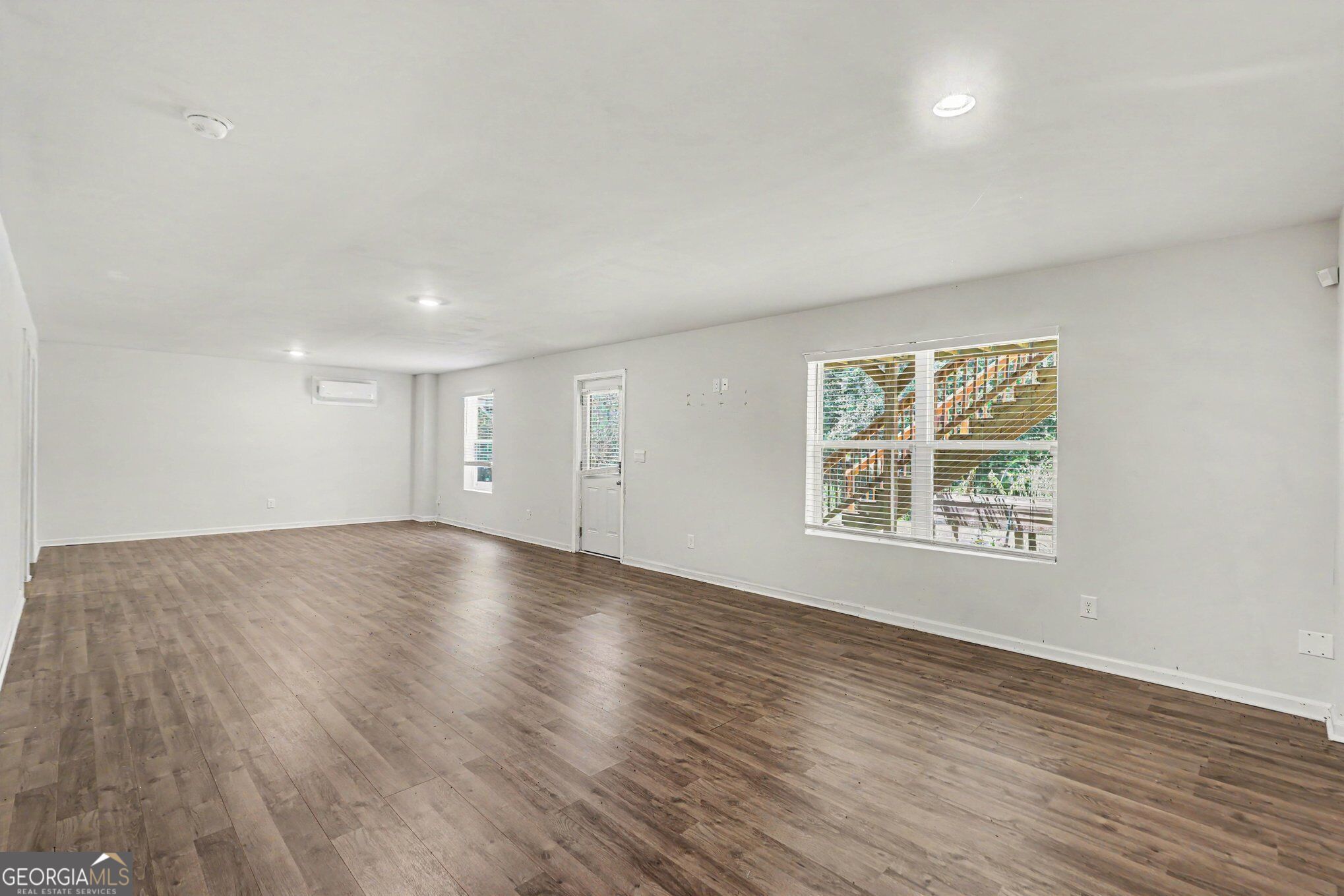 7576 Jennadee Drive Property Photo 14