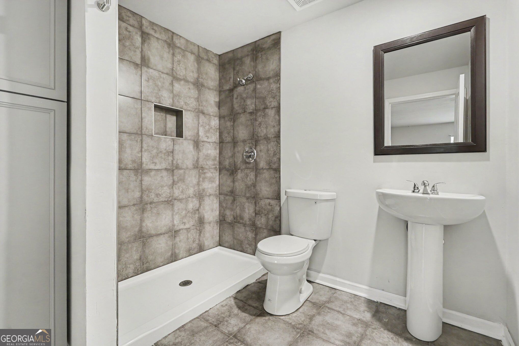 7576 Jennadee Drive Property Photo 24
