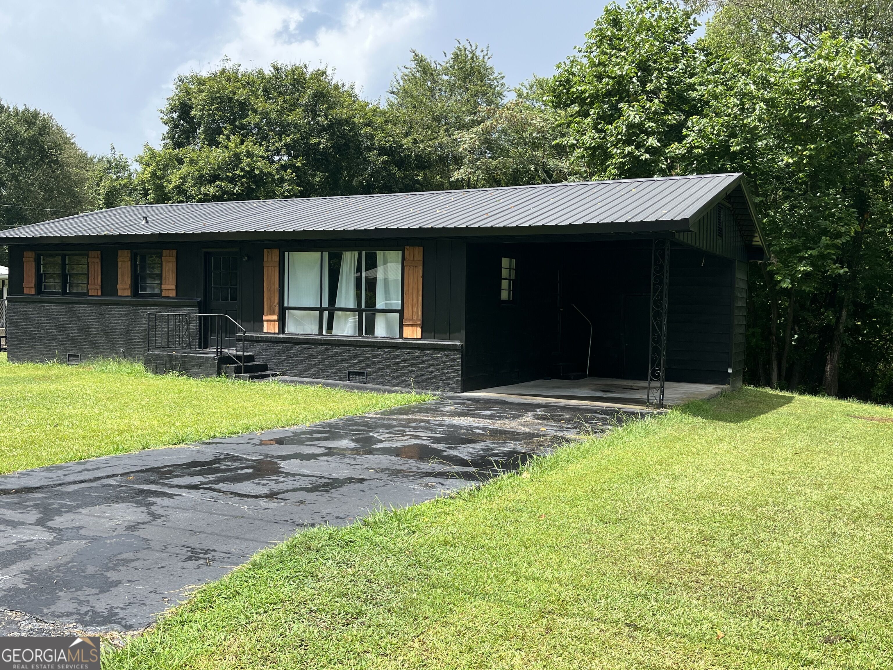 85 Rollins Drive Property Photo 2