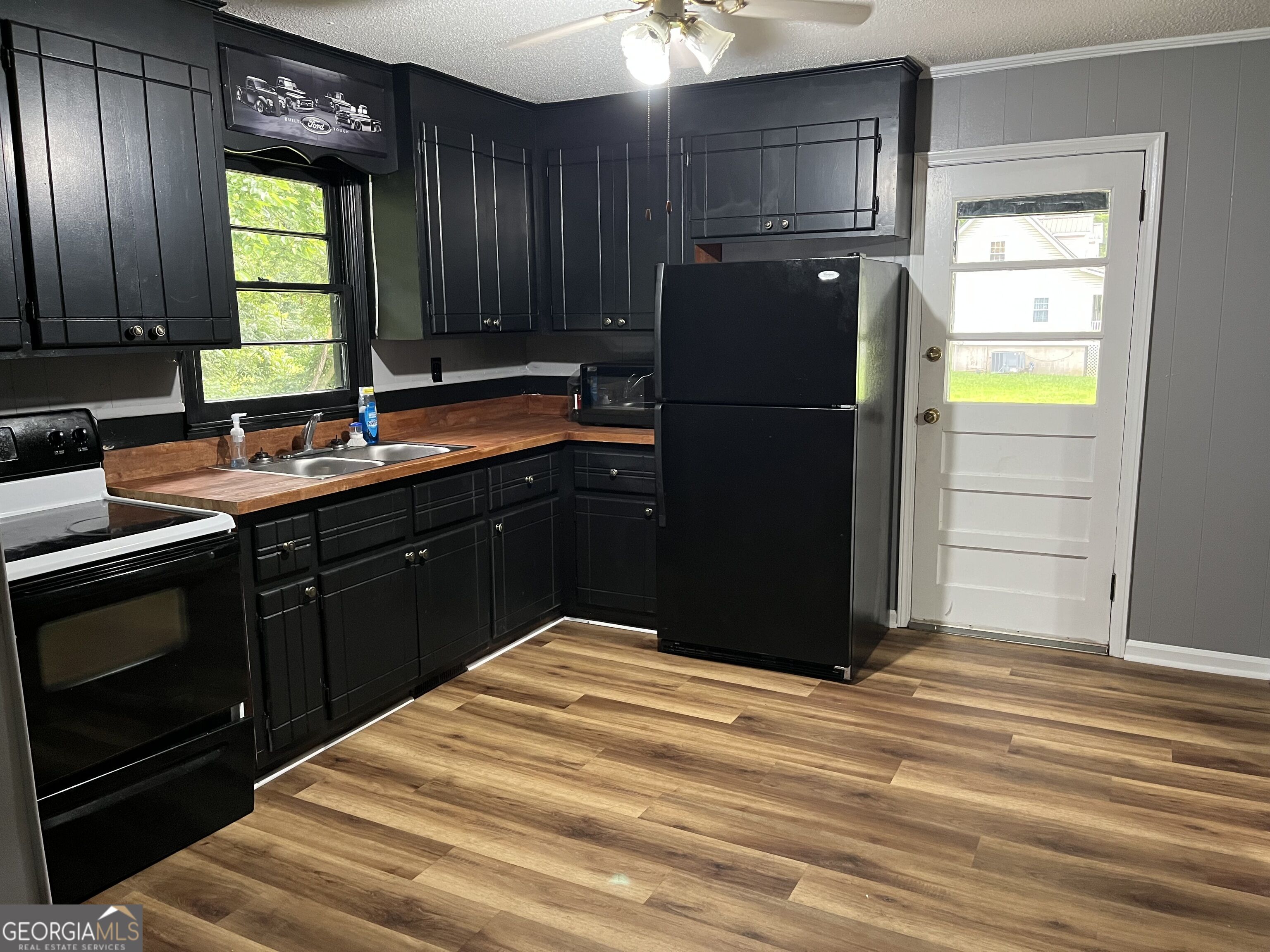 85 Rollins Drive Property Photo 4