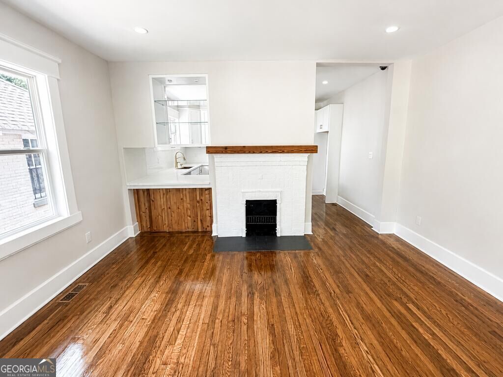 1460 Hartford Avenue Sw Property Photo 4
