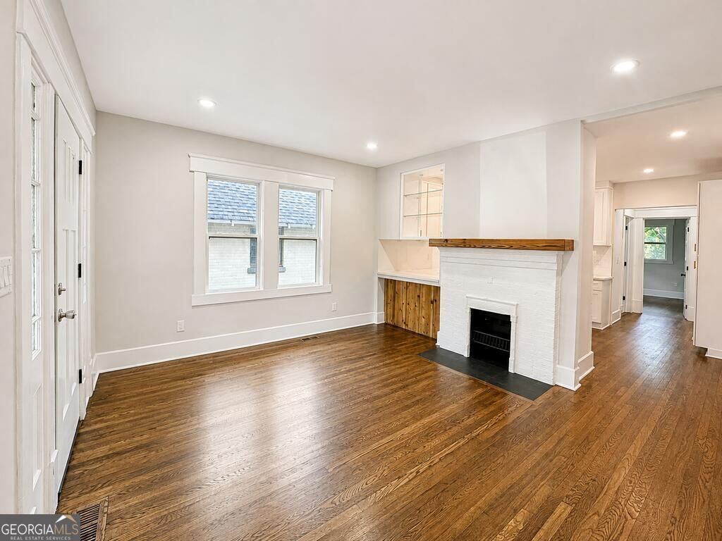 1460 Hartford Avenue Sw Property Photo 5