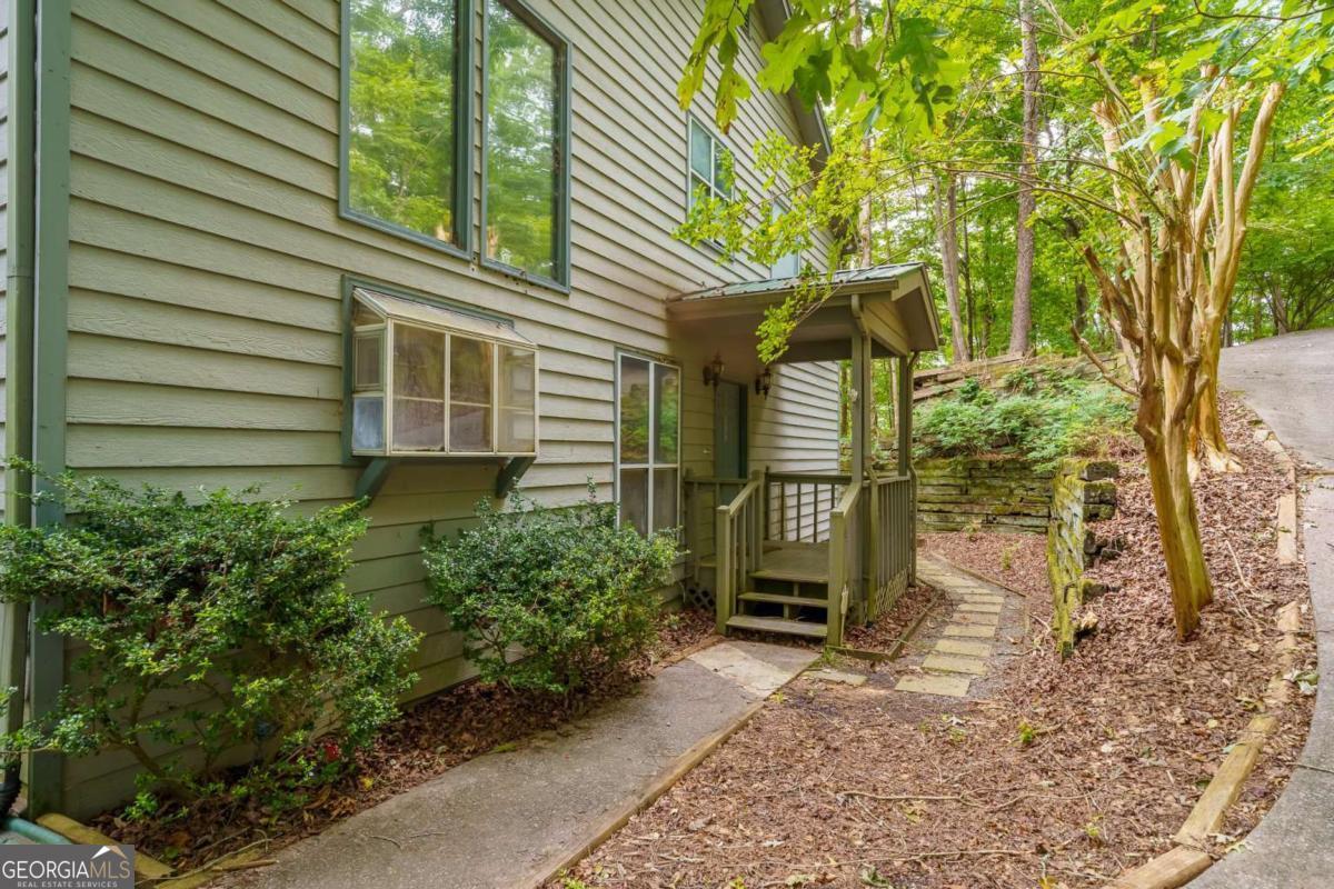 108 Oval Court Property Photo 2