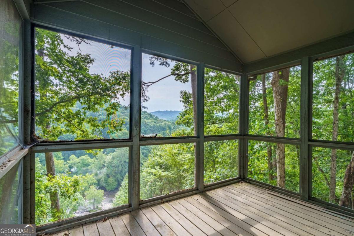 108 Oval Court Property Photo 8