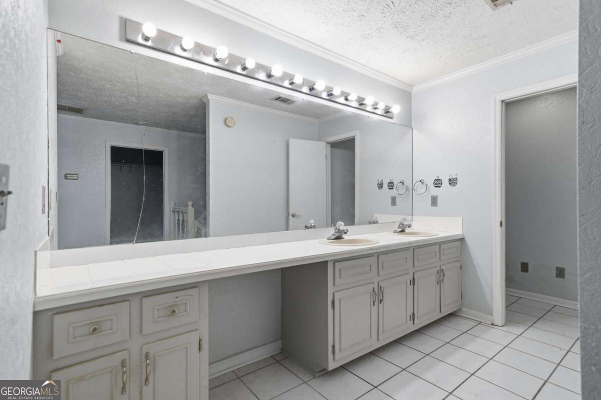 108 Oval Court Property Photo 16
