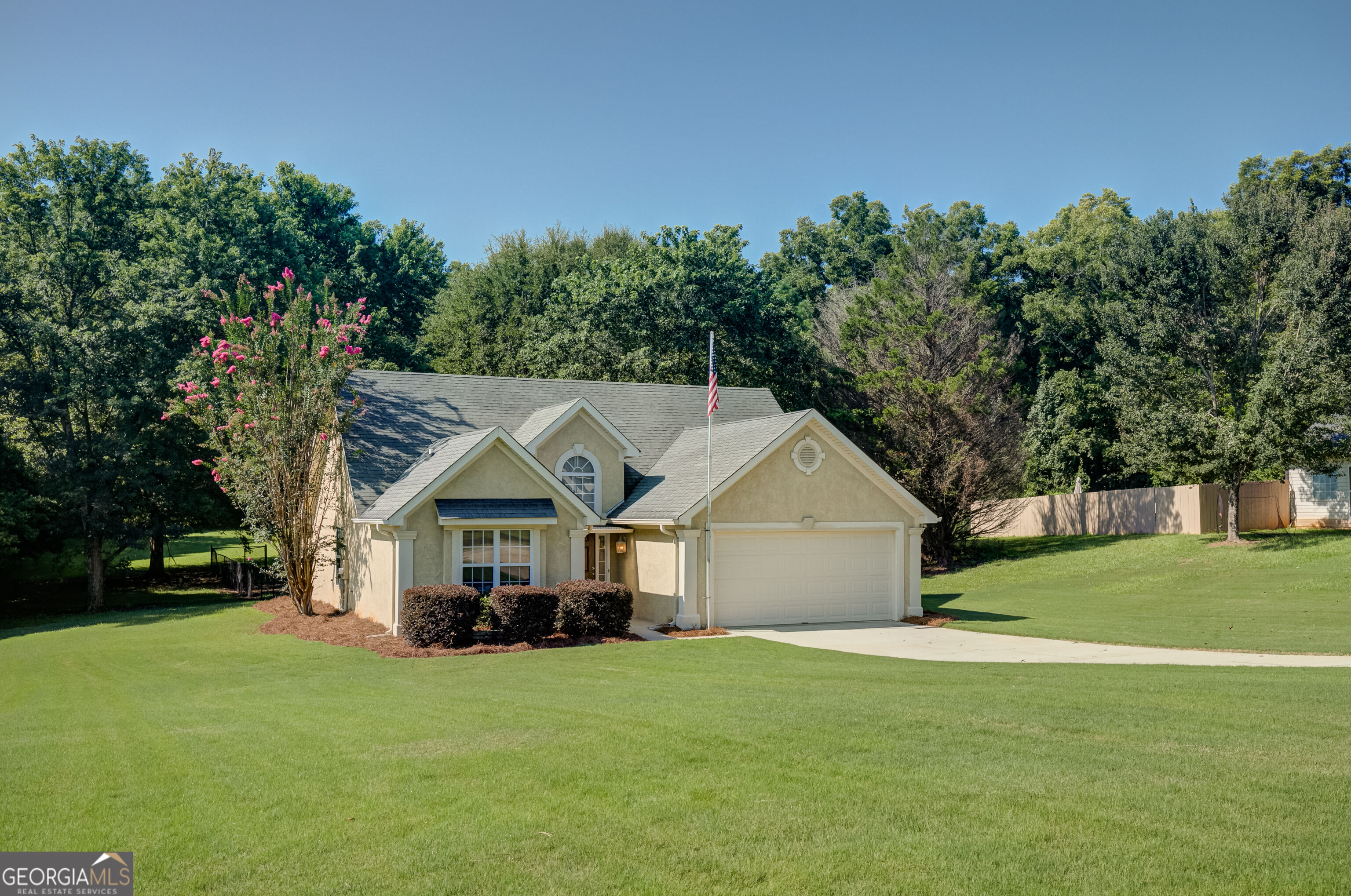 25 Mcintosh Estates Drive Property Photo 1