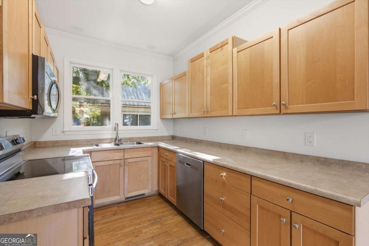 329 Ridge Avenue Property Photo 9