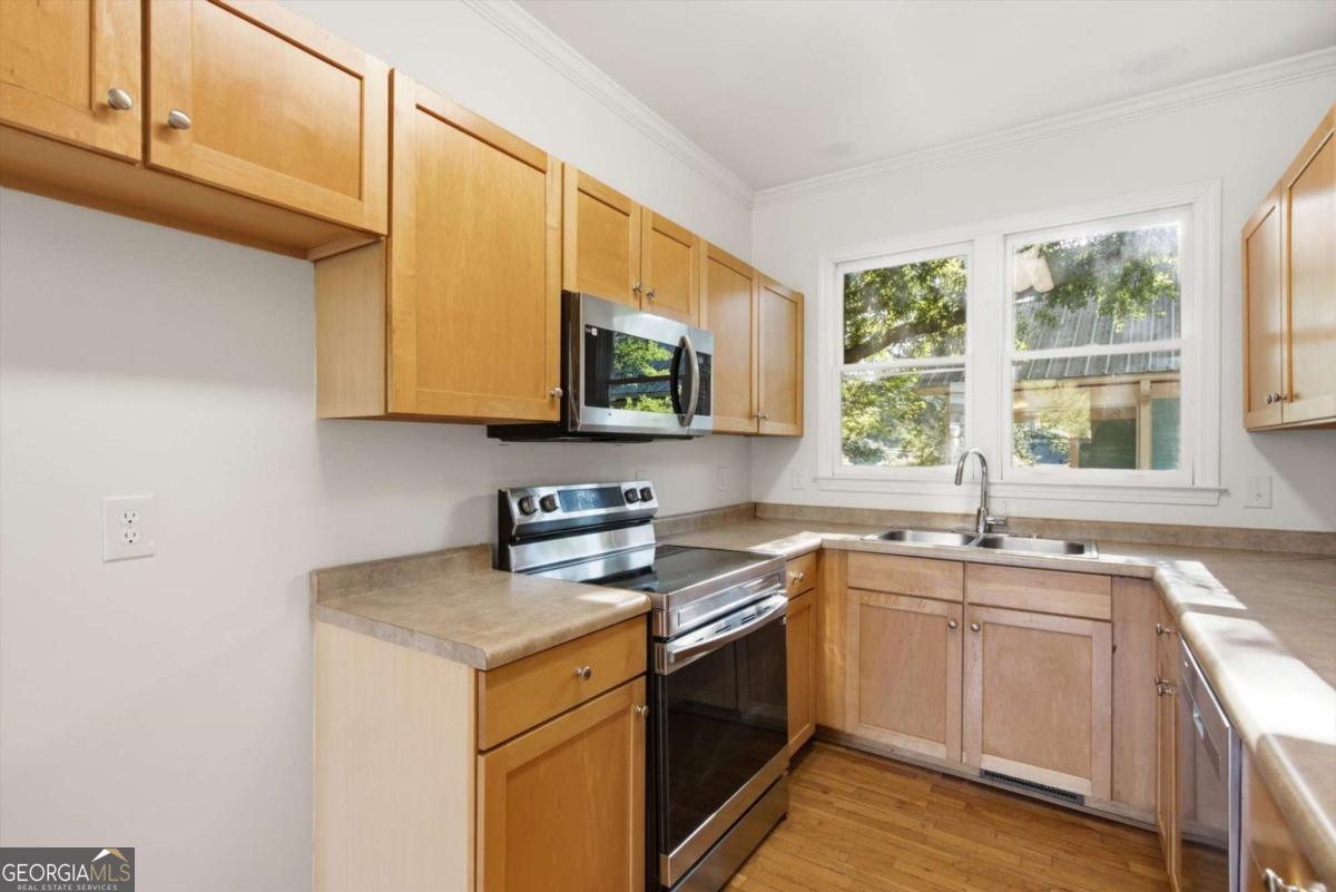 329 Ridge Avenue Property Photo 11