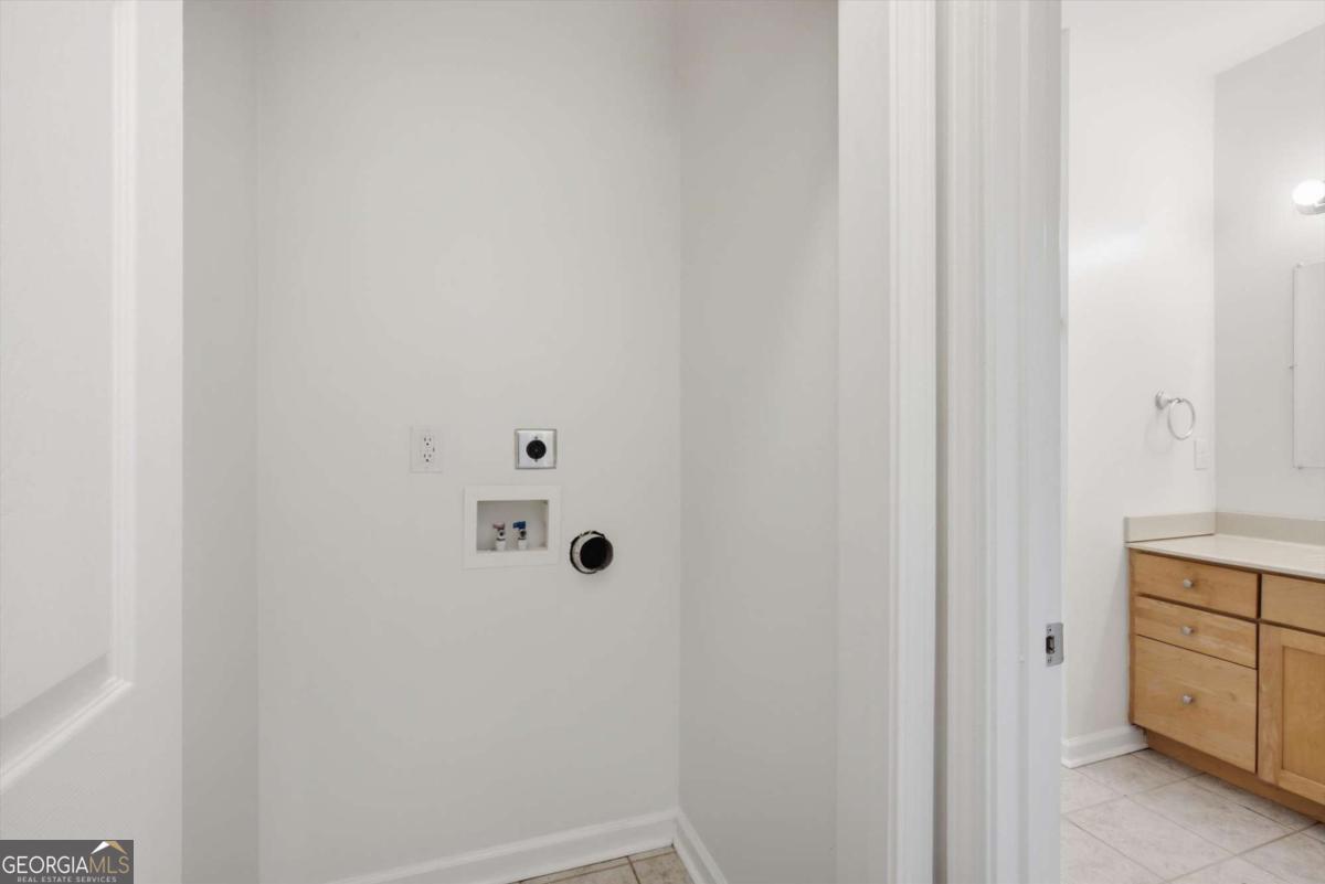 329 Ridge Avenue Property Photo 14