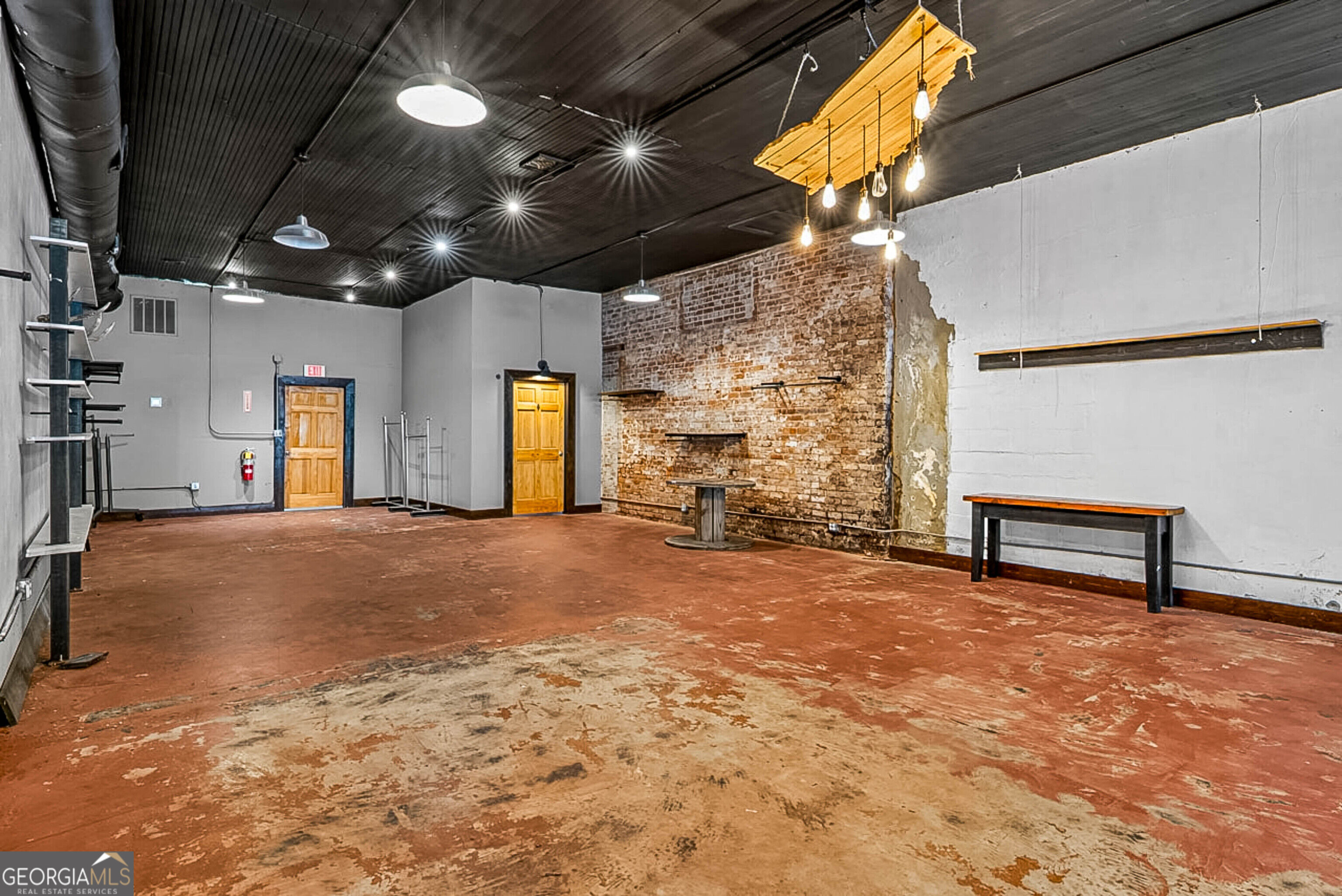 8 E Main Street N Property Photo 15