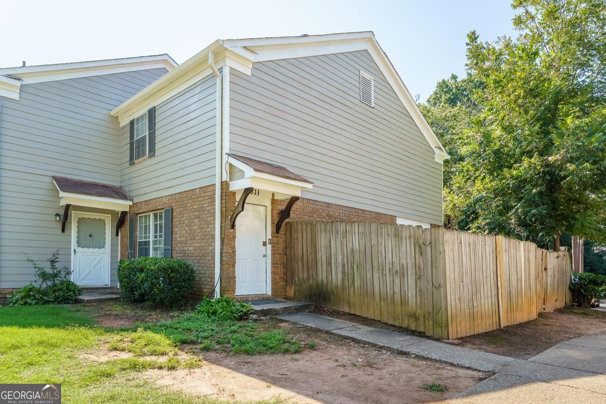2611 Stratford Lane Property Photo 1