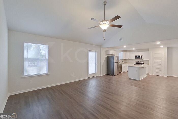 114 Western Red Cedar Drive Property Photo 3