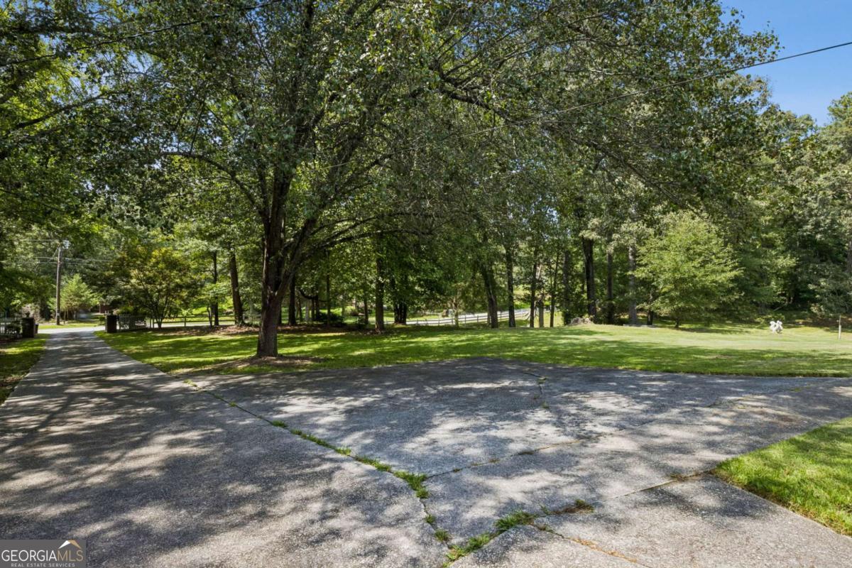 2761 Valleydale Drive Nw Property Photo 9
