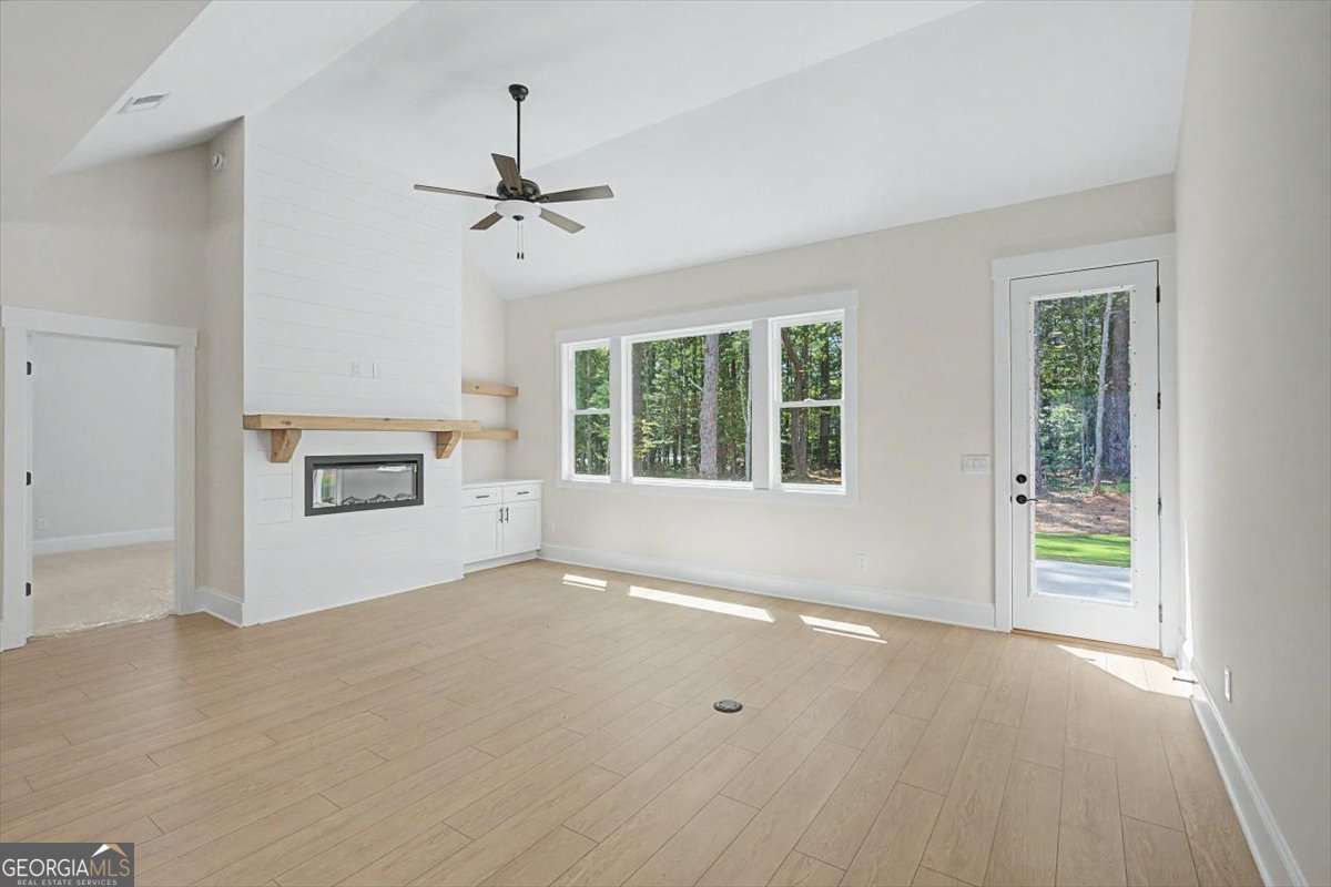 90 Doris Path Property Photo 7