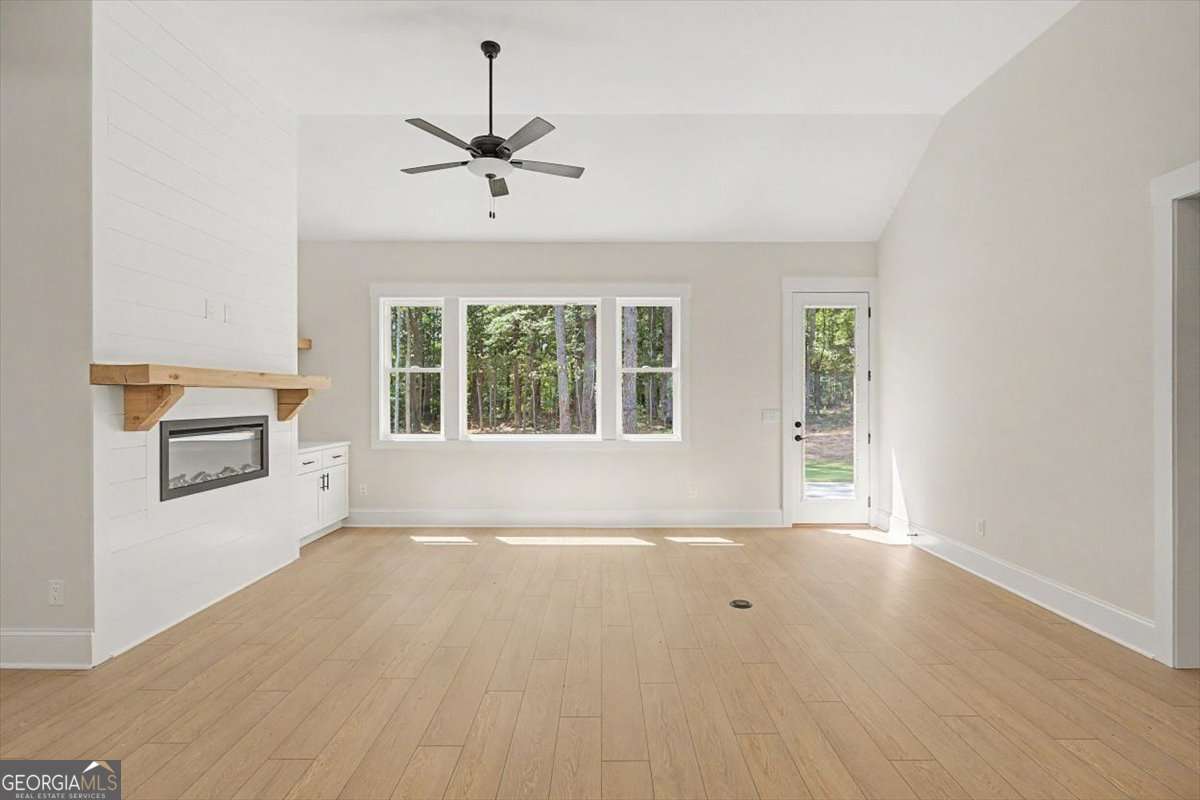 90 Doris Path Property Photo 8