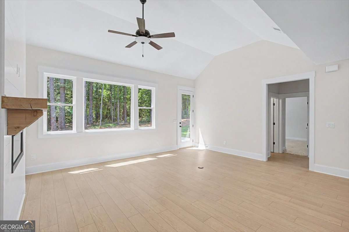 90 Doris Path Property Photo 9