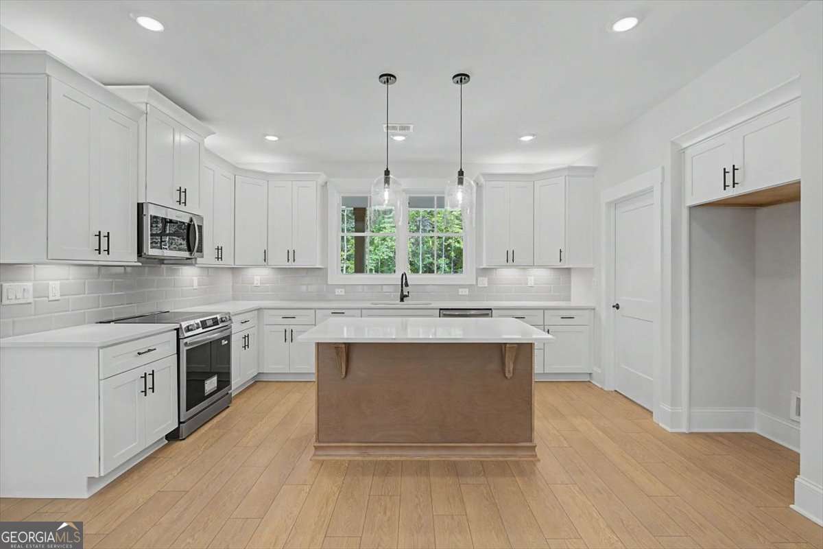 90 Doris Path Property Photo 13