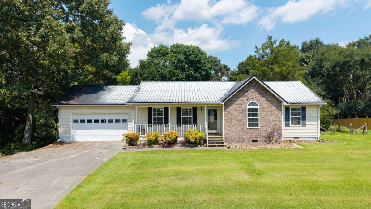 100 Walraven Way SE Property Photo 1