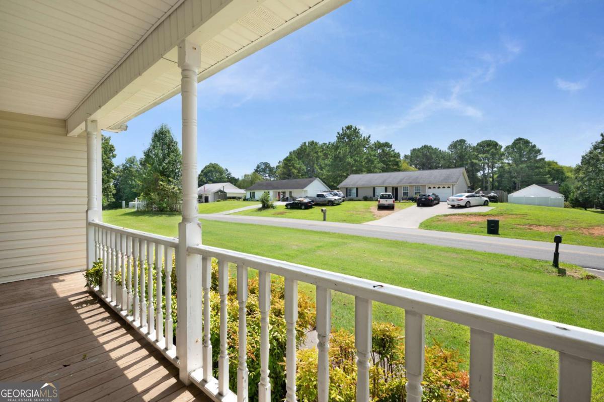 100 Walraven Way Se Property Photo 4