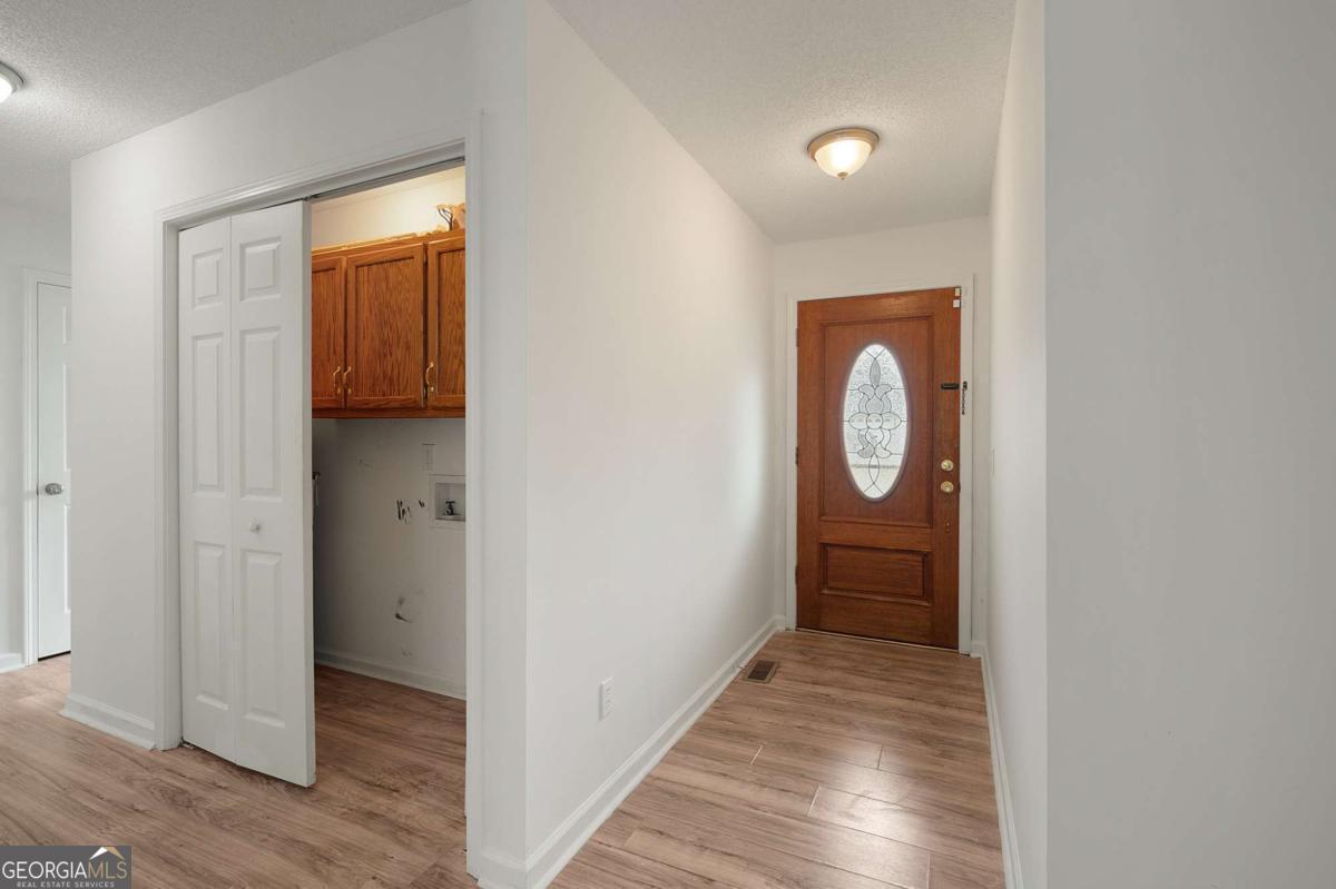 100 Walraven Way Se Property Photo 5