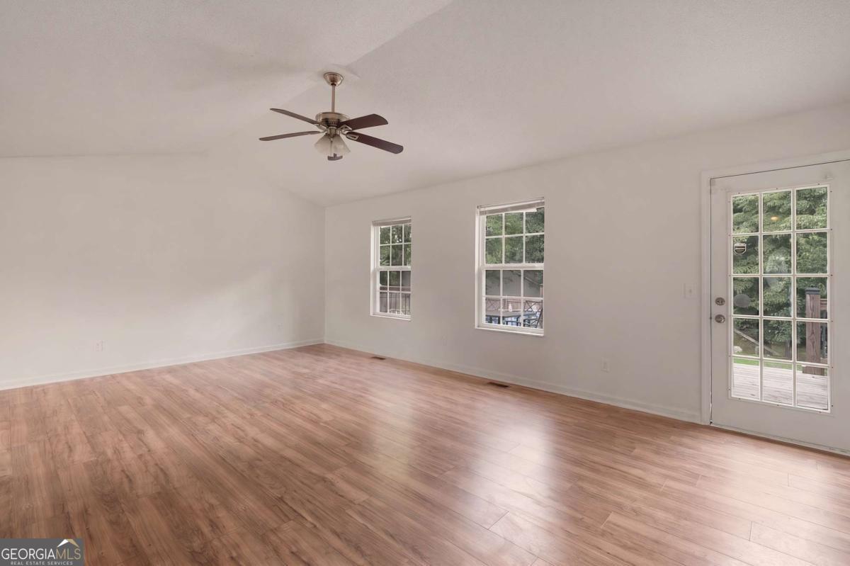 100 Walraven Way Se Property Photo 6
