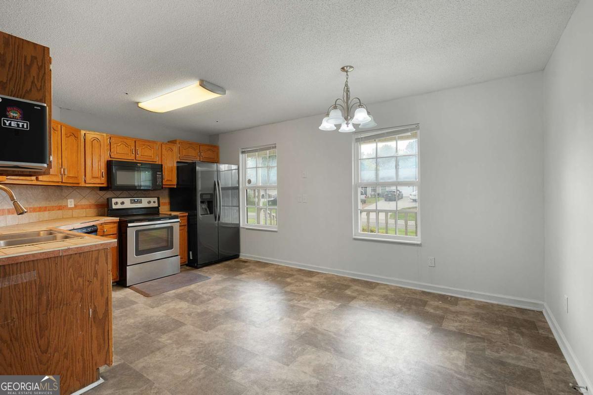 100 Walraven Way Se Property Photo 8