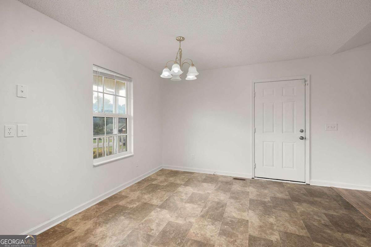 100 Walraven Way Se Property Photo 10