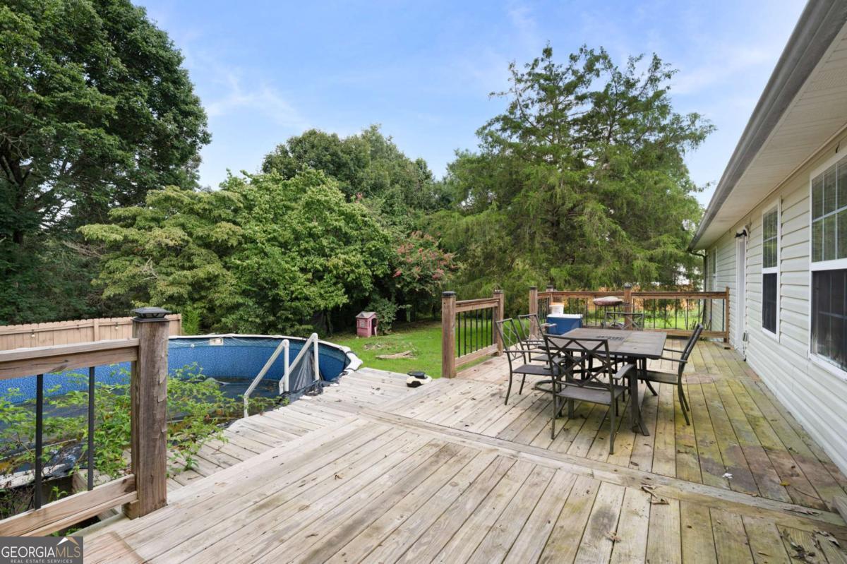 100 Walraven Way Se Property Photo 12
