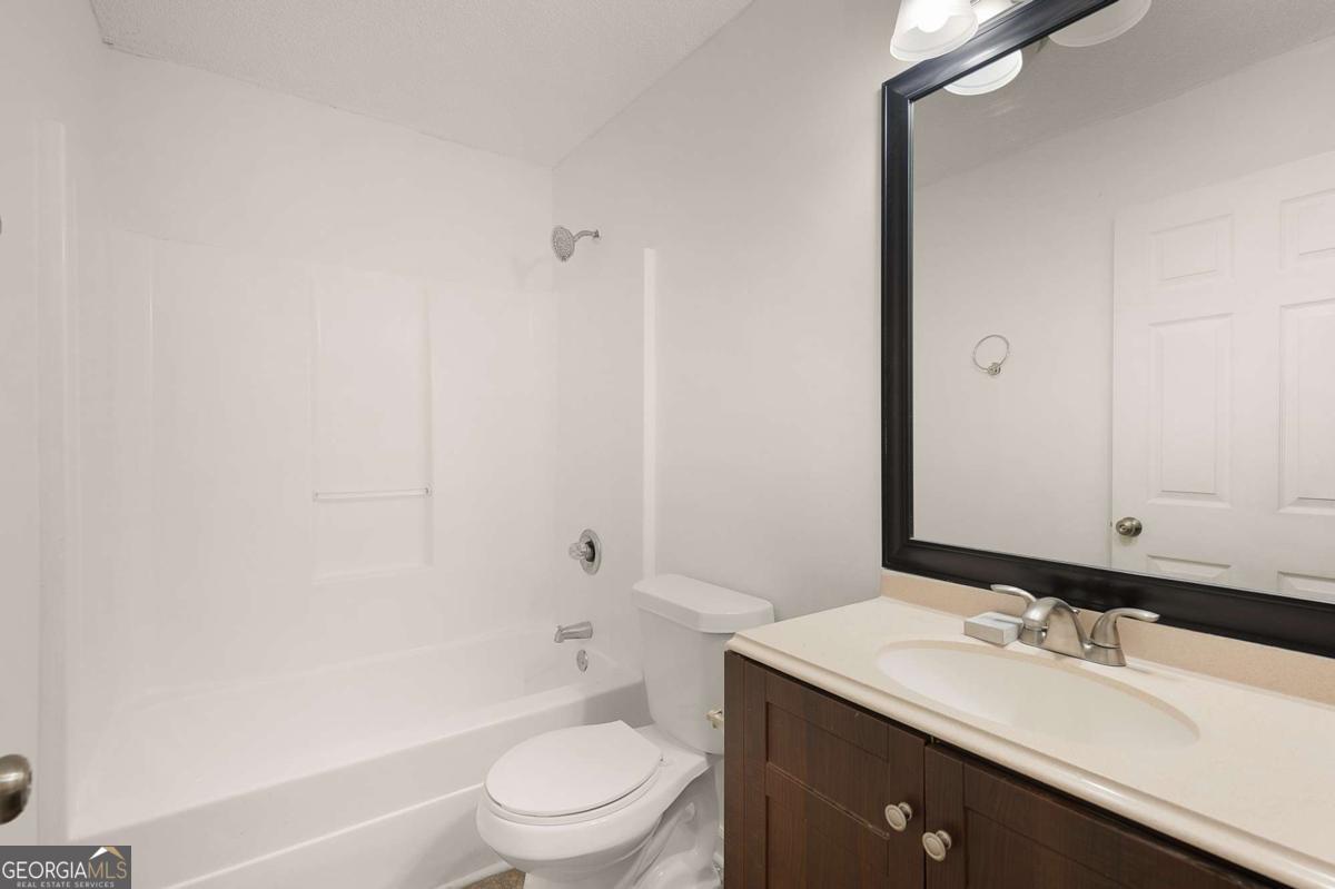 100 Walraven Way Se Property Photo 15