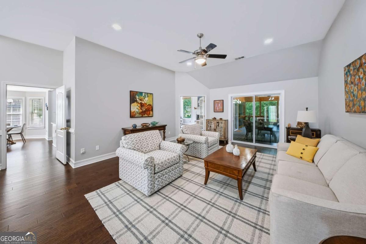 637 Glen Valley Way Property Photo 10