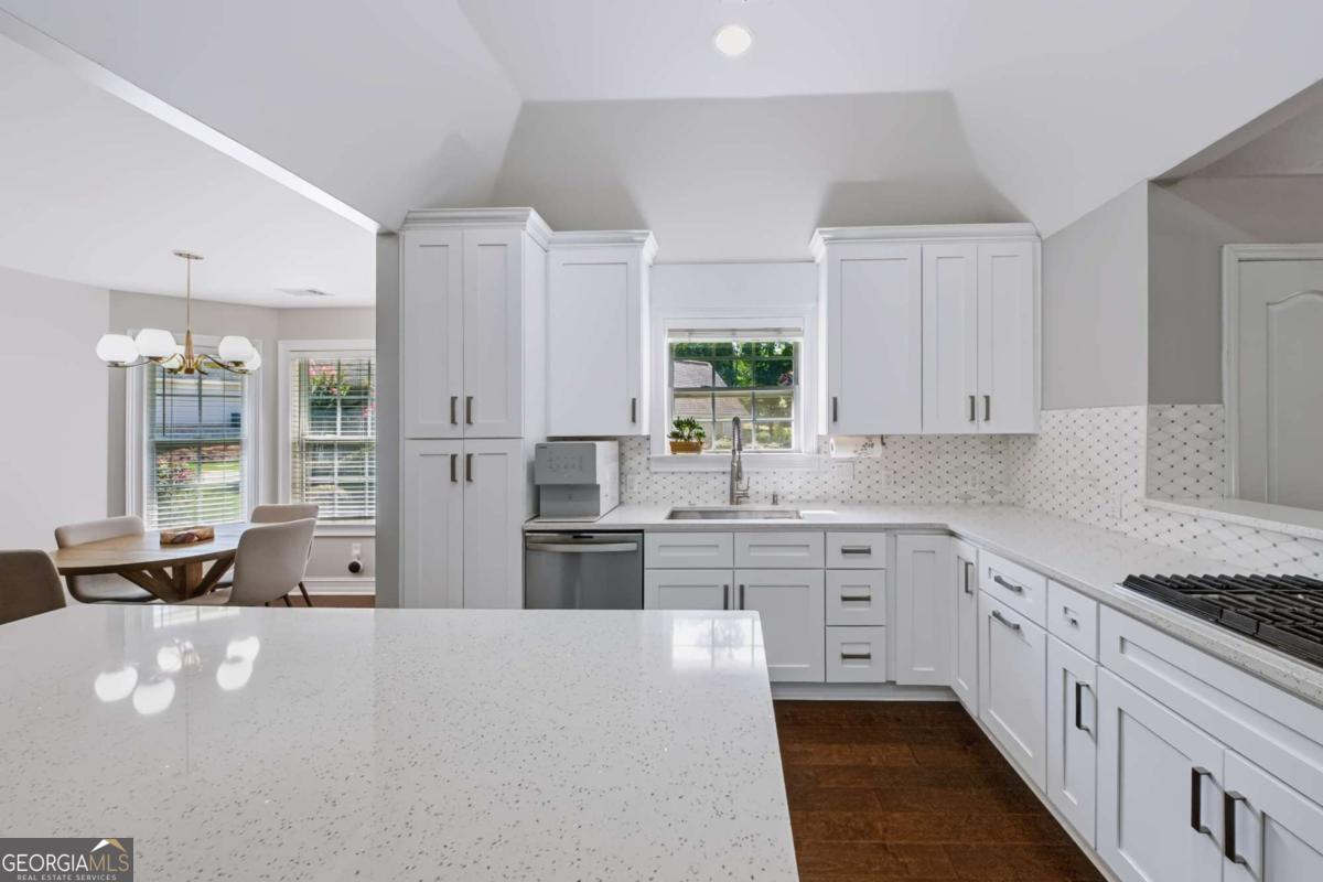 637 Glen Valley Way Property Photo 48