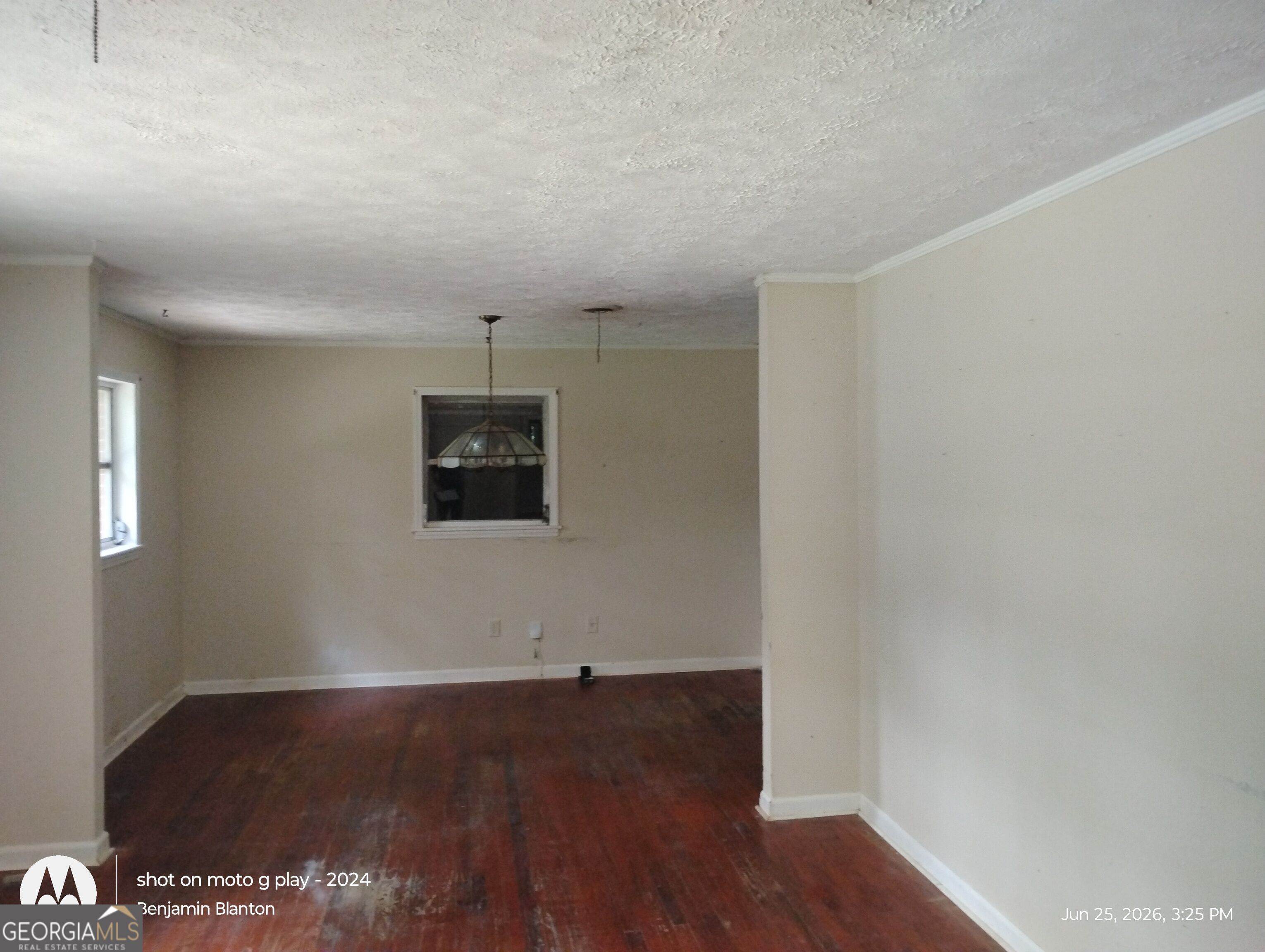 327 W Bonnell Street Property Photo 3