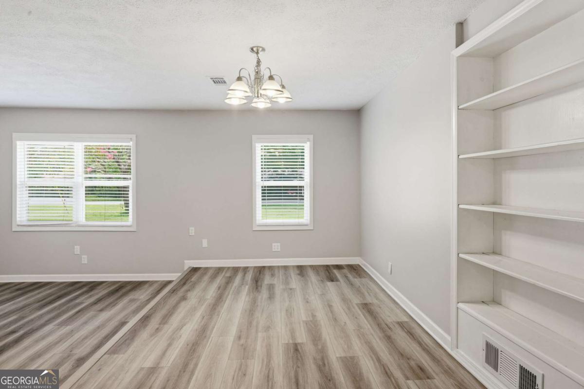 620 Smithstone Road Se Property Photo 2