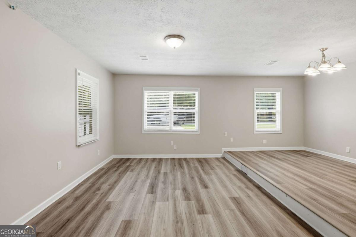 620 Smithstone Road Se Property Photo 3